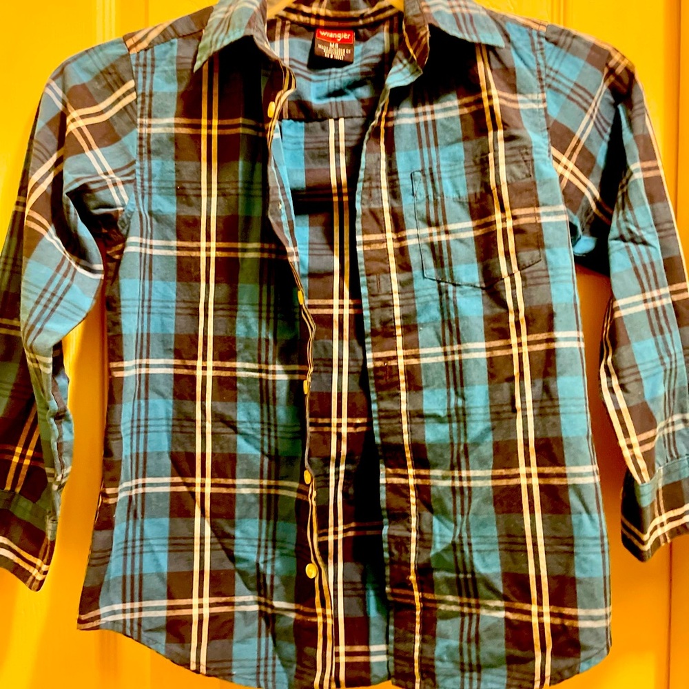 Wrangler long sleeve Button down shirt this is a mix & match $7 🎁3/$15 🎁5/$20